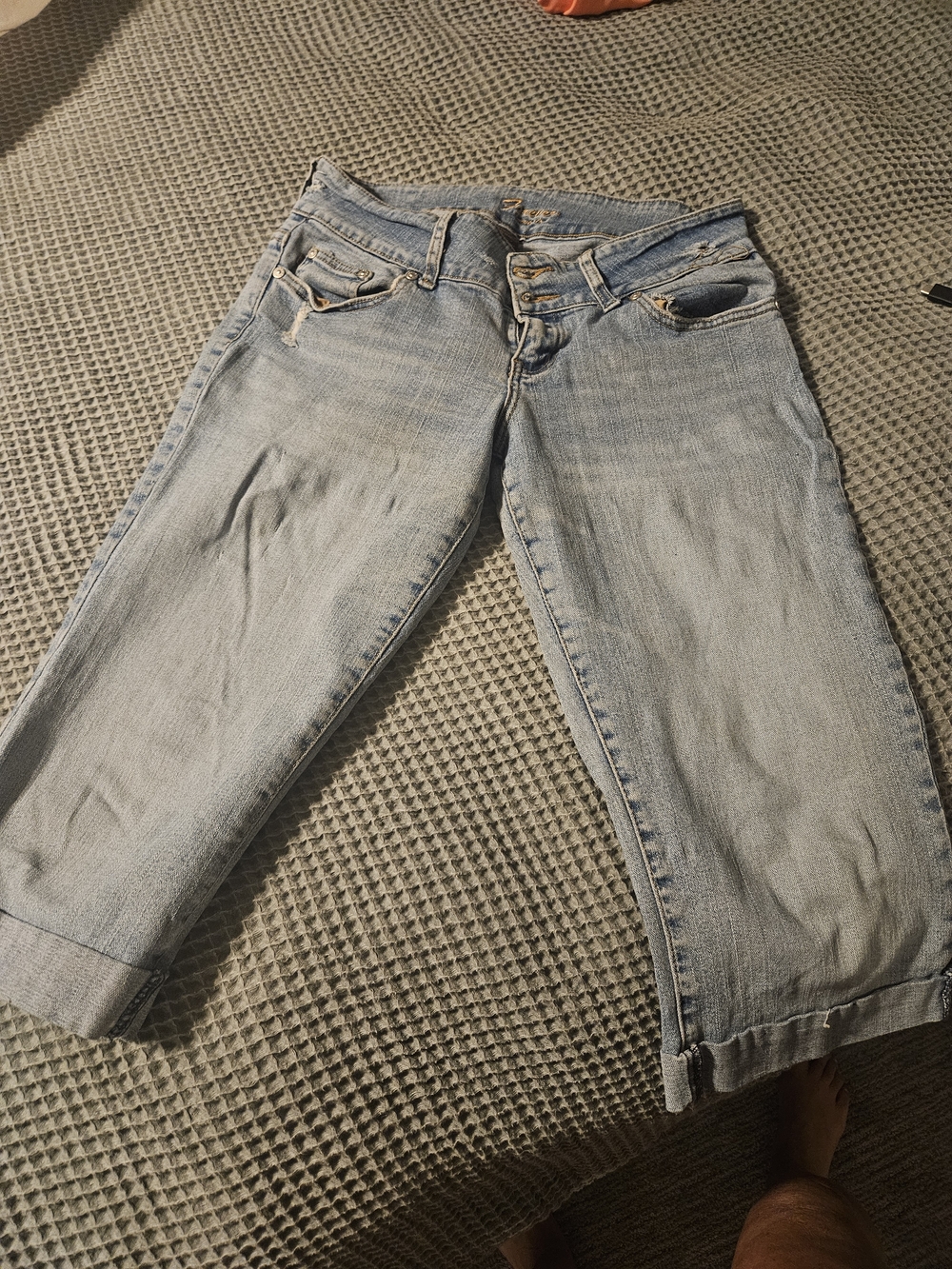Forever 21 Light Wash Cropped Capris